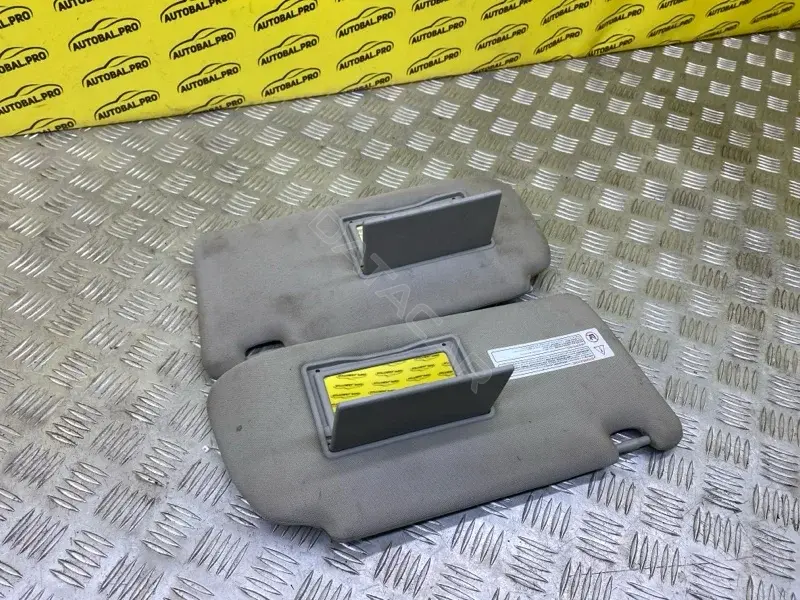 Козырек солнцезащитный 964008X05B