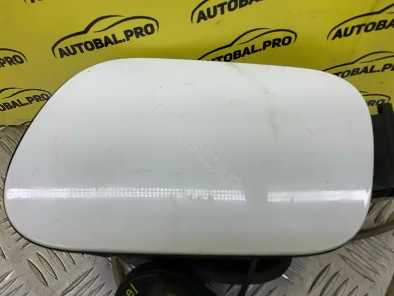 Крышка лючка топливного бака 7P6809857A