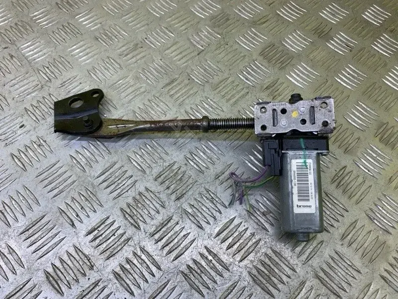 Моторчик регулировки сиденья LR135605