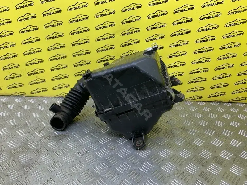 Корпус воздушного фильтра MN135613