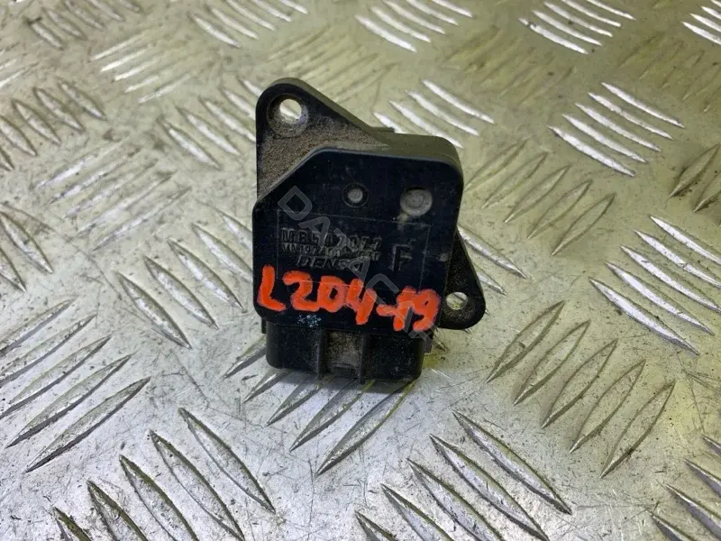 Расходомер воздуха MR547077