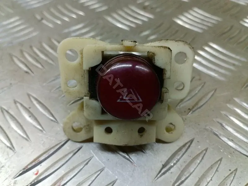 Кнопка аварийки MN123974