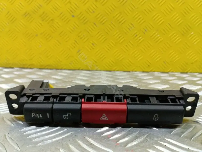 Кнопка аварийки 6H5213D734BD