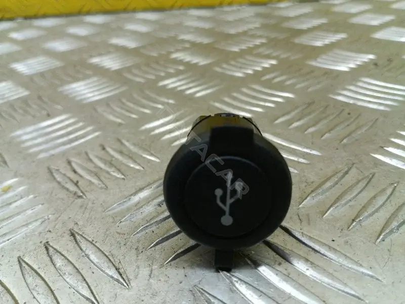 Разъем AUX / USB 280235X00A
