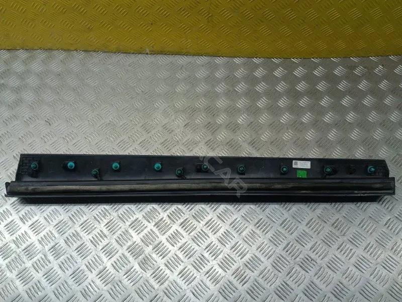 Накладка двери 609001560AA