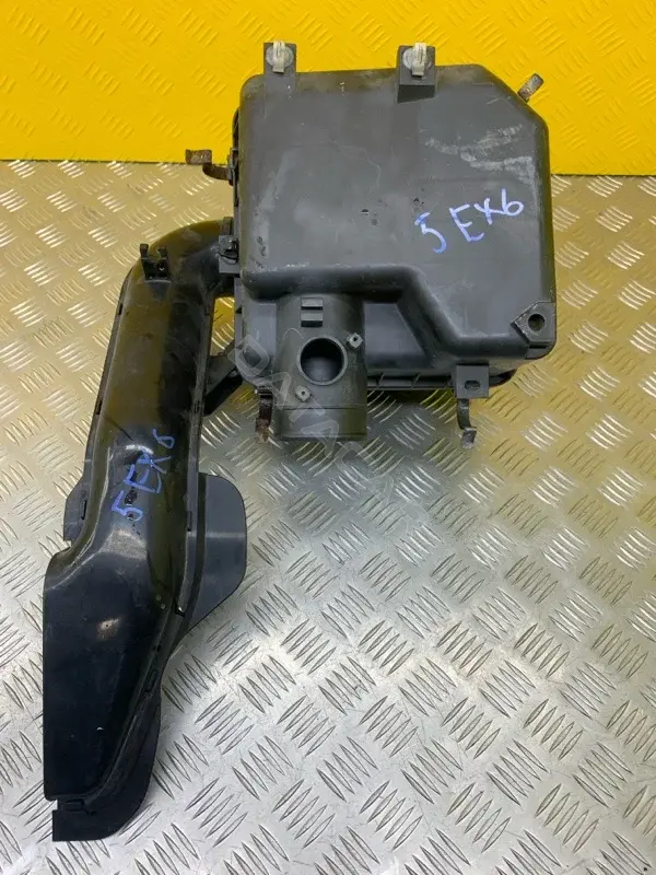 Корпус воздушного фильтра MN135016X