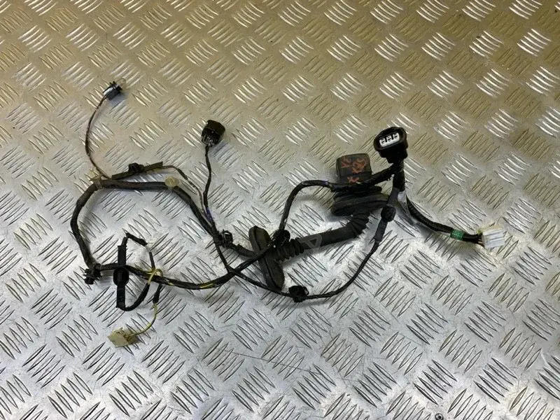 Проводка двери MN138703