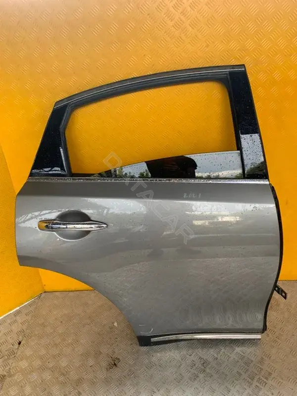 Стекло двери 823001CA1A