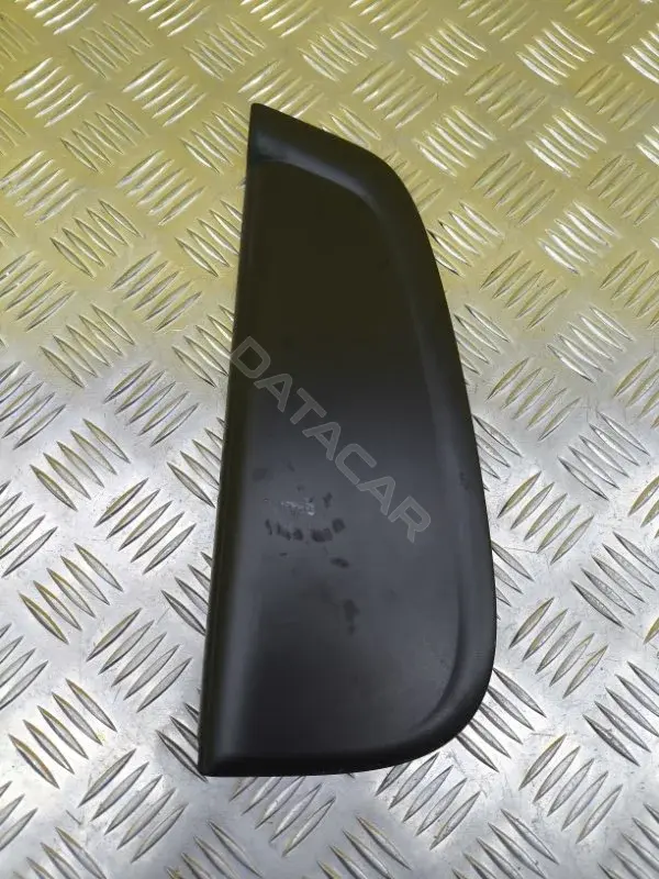 Накладка двери 5757A360