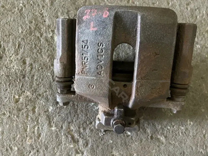 Суппорт тормозной MK585111