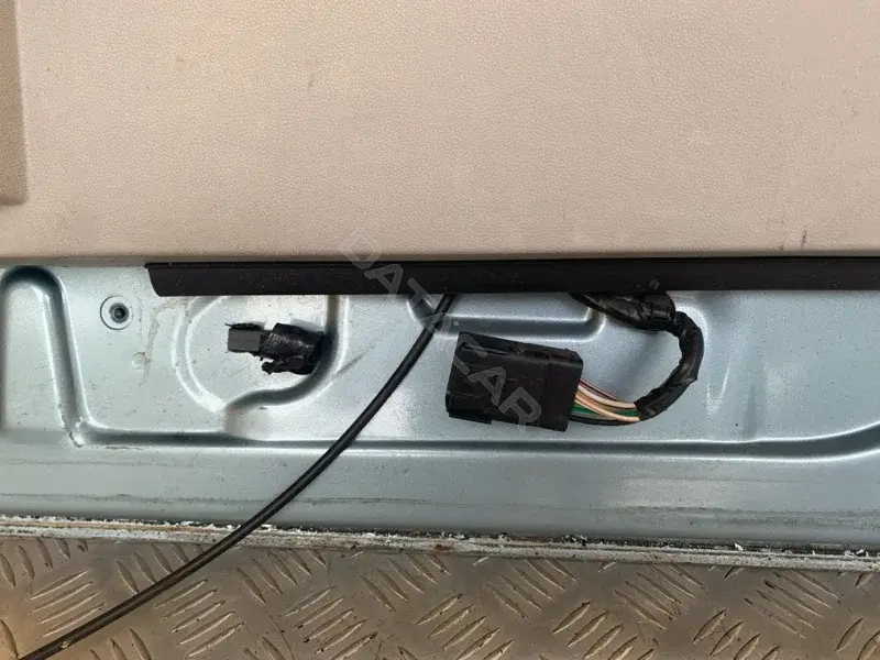 Проводка двери 68163760AA