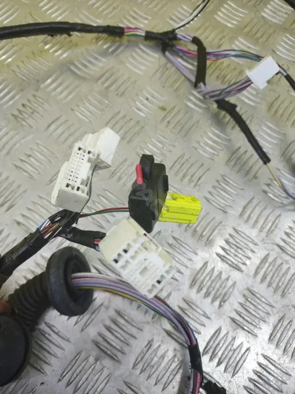 Проводка двери 82152KK420