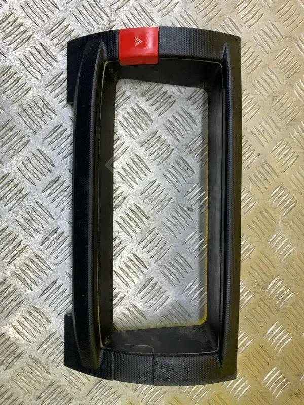 Пластик салона 68240MB400