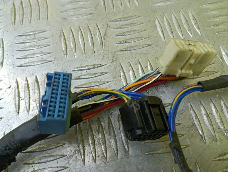 Проводка двери 821510KB30