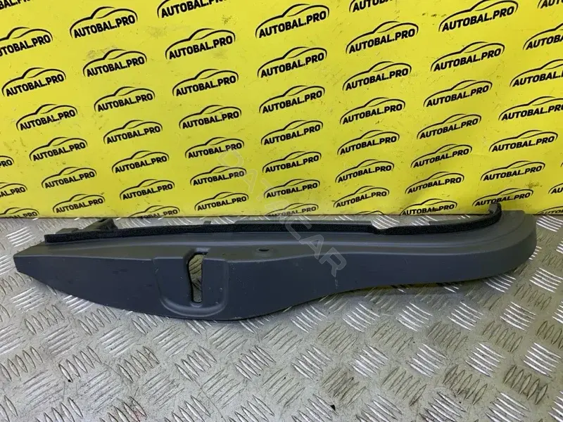 Накладка двери 6771260440