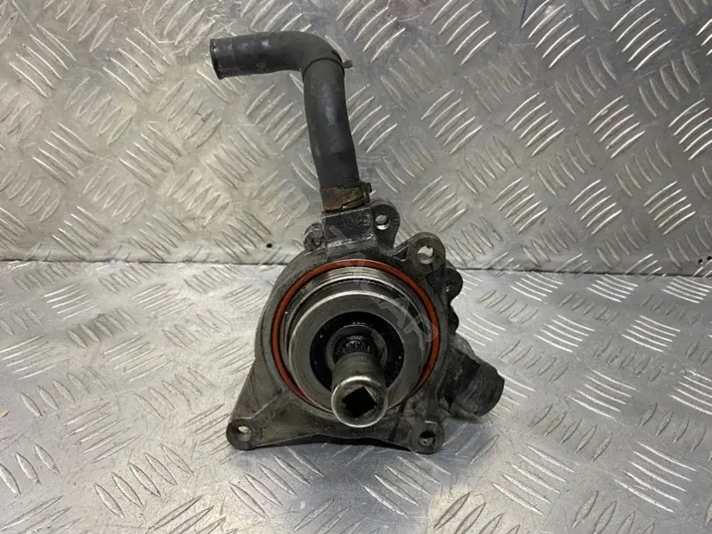 Вакуумный насос 14650EB30A
