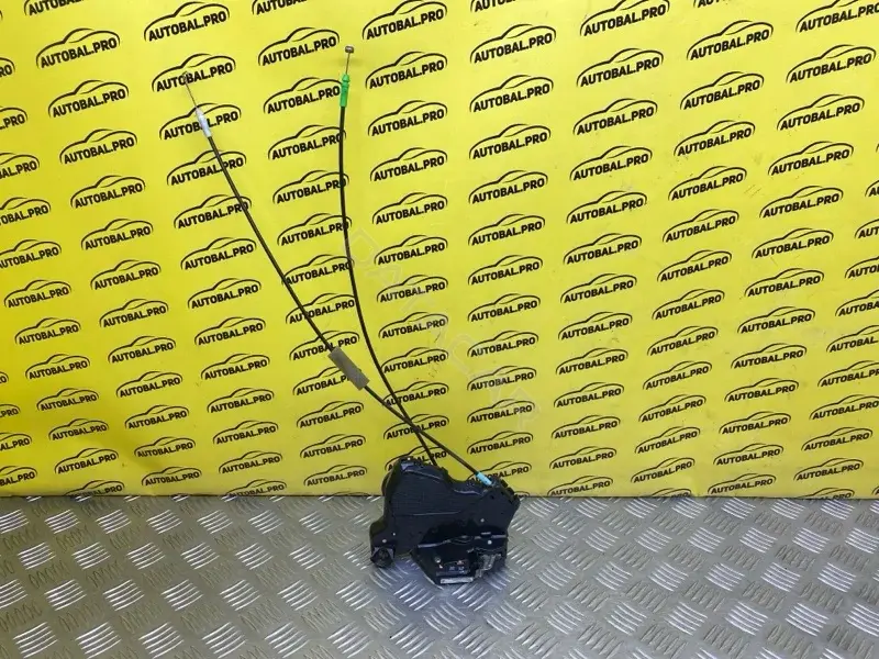 Замок двери 690300K060
