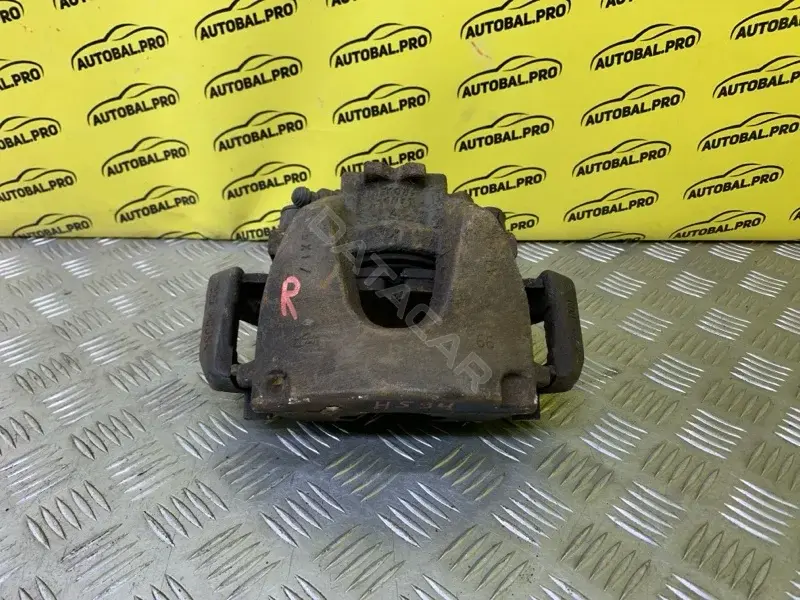 Суппорт тормозной LR061369