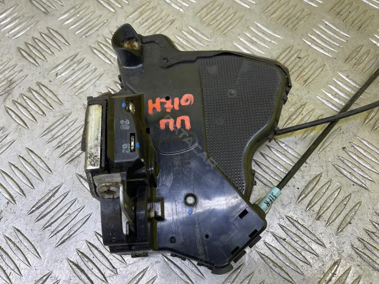 Замок двери 690300K060