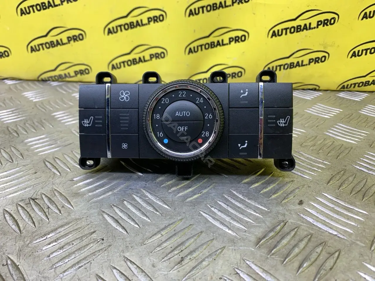 Блок управления климат-контролем A1648700289