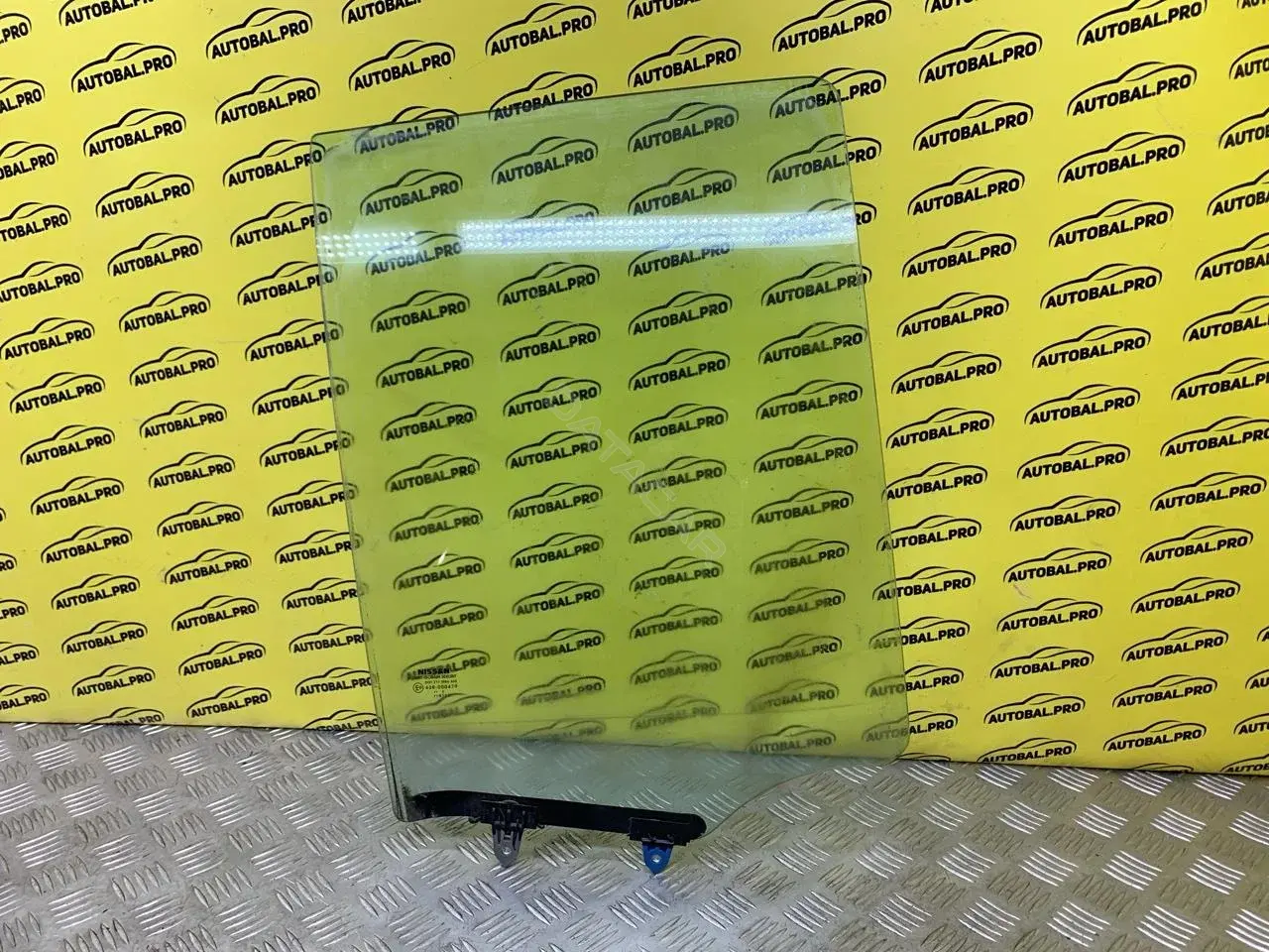 Стекло двери 82300EB300