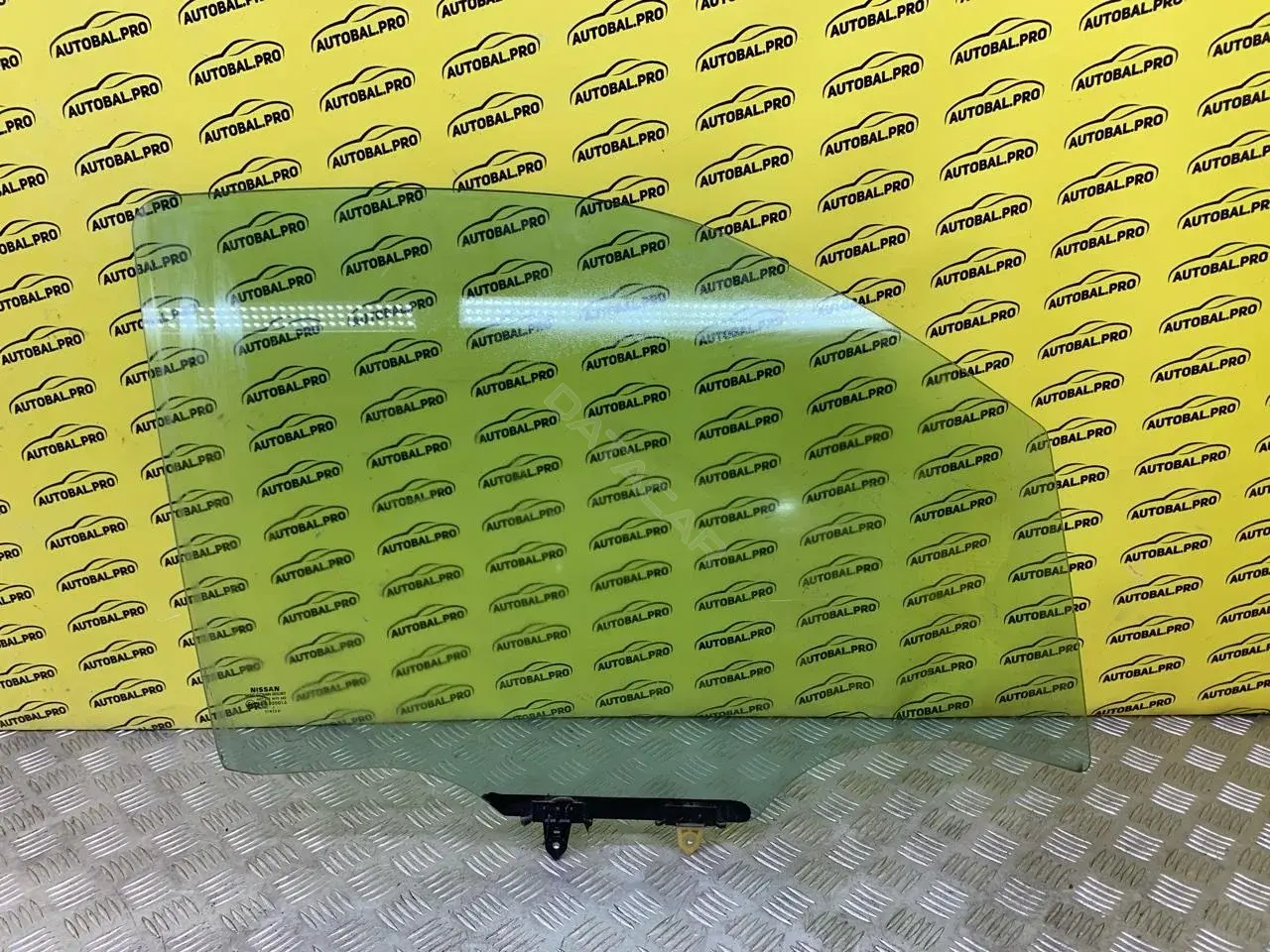 Стекло двери 80300EB300