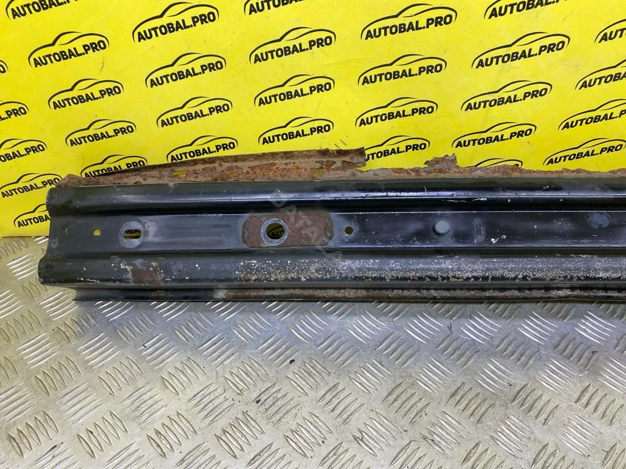 Усилитель бампера AB3917F021DD