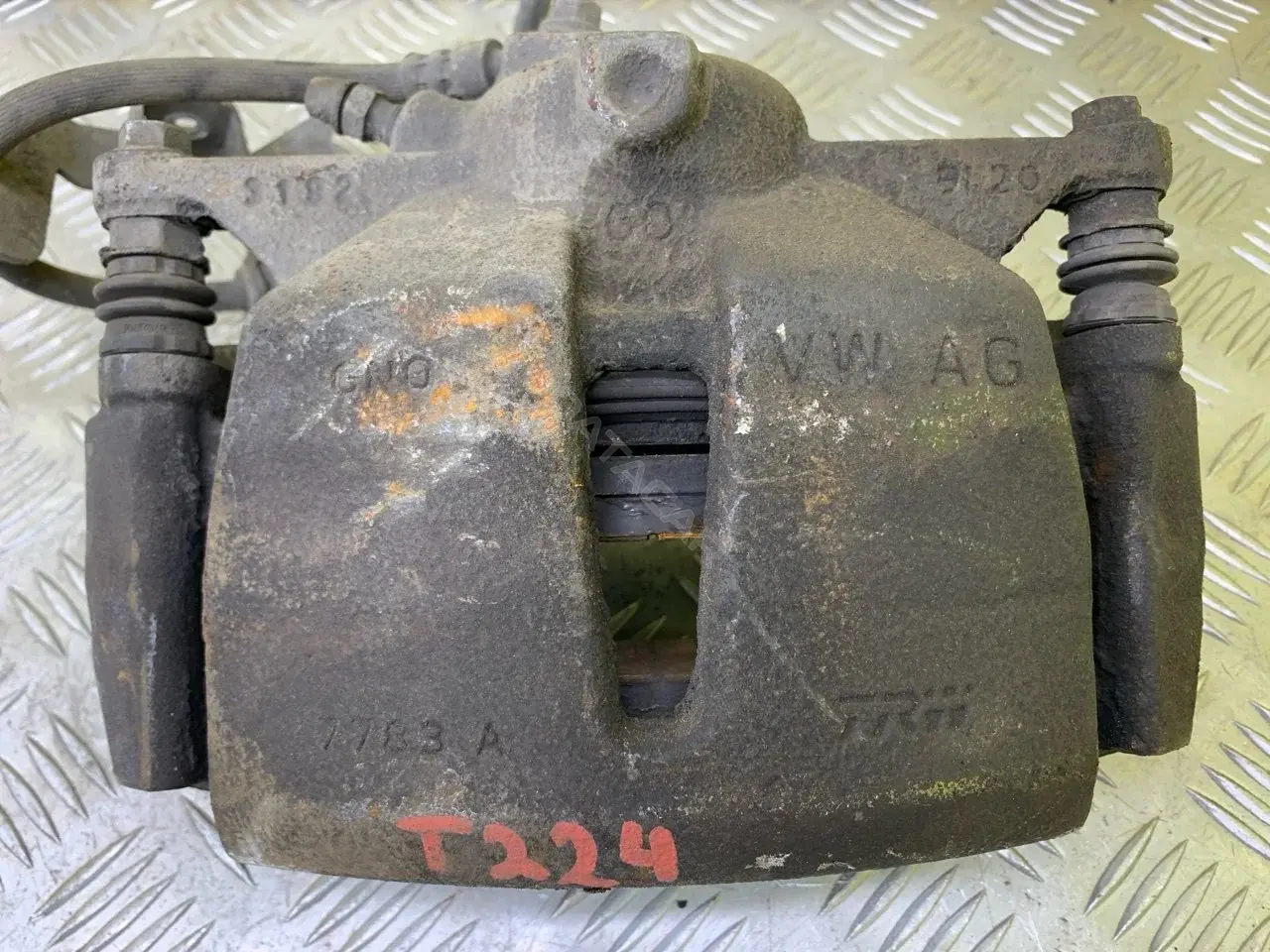 Суппорт тормозной 3C0615124