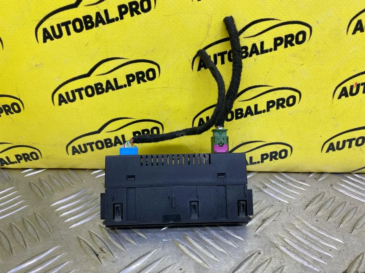 Разъем AUX / USB 5NA035700