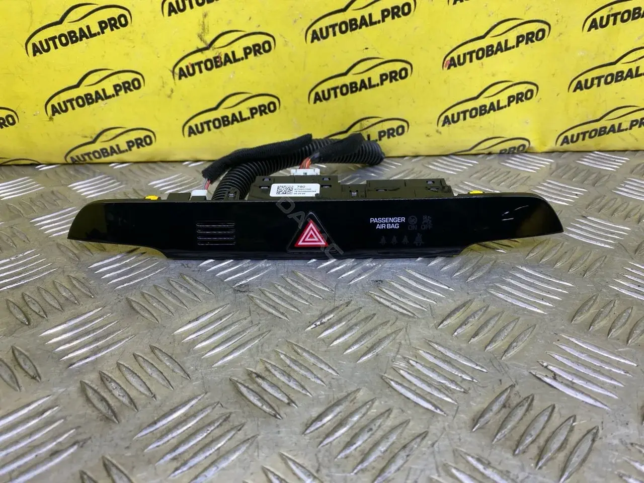 Кнопка аварийки 93700D7800