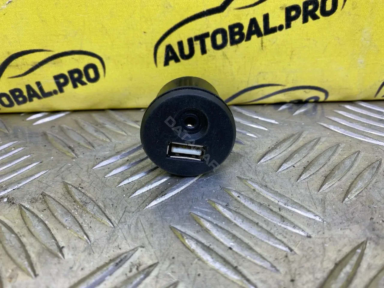 Разъем AUX / USB 898123123