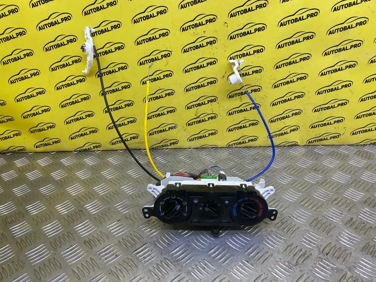 Блок управления климат-контролем 7820A733