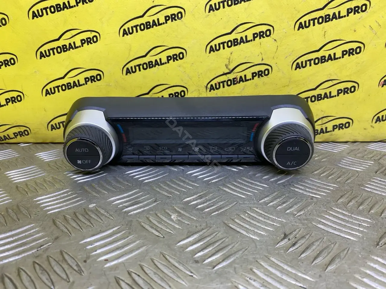 Блок управления климат-контролем 559000R370