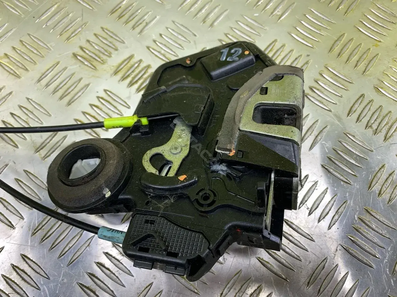 Замок двери 82500EB300