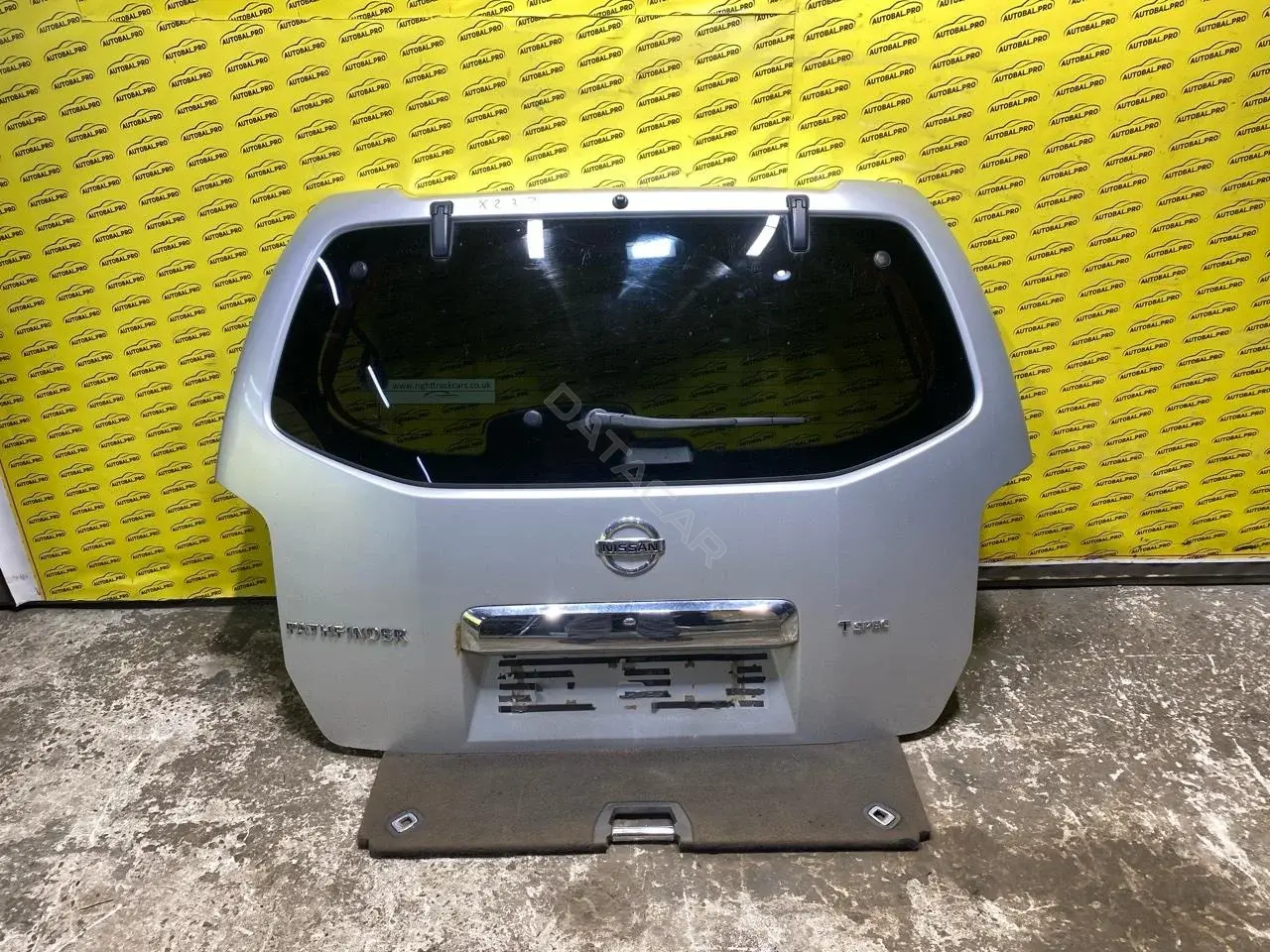 Крышка багажника 90152EB335