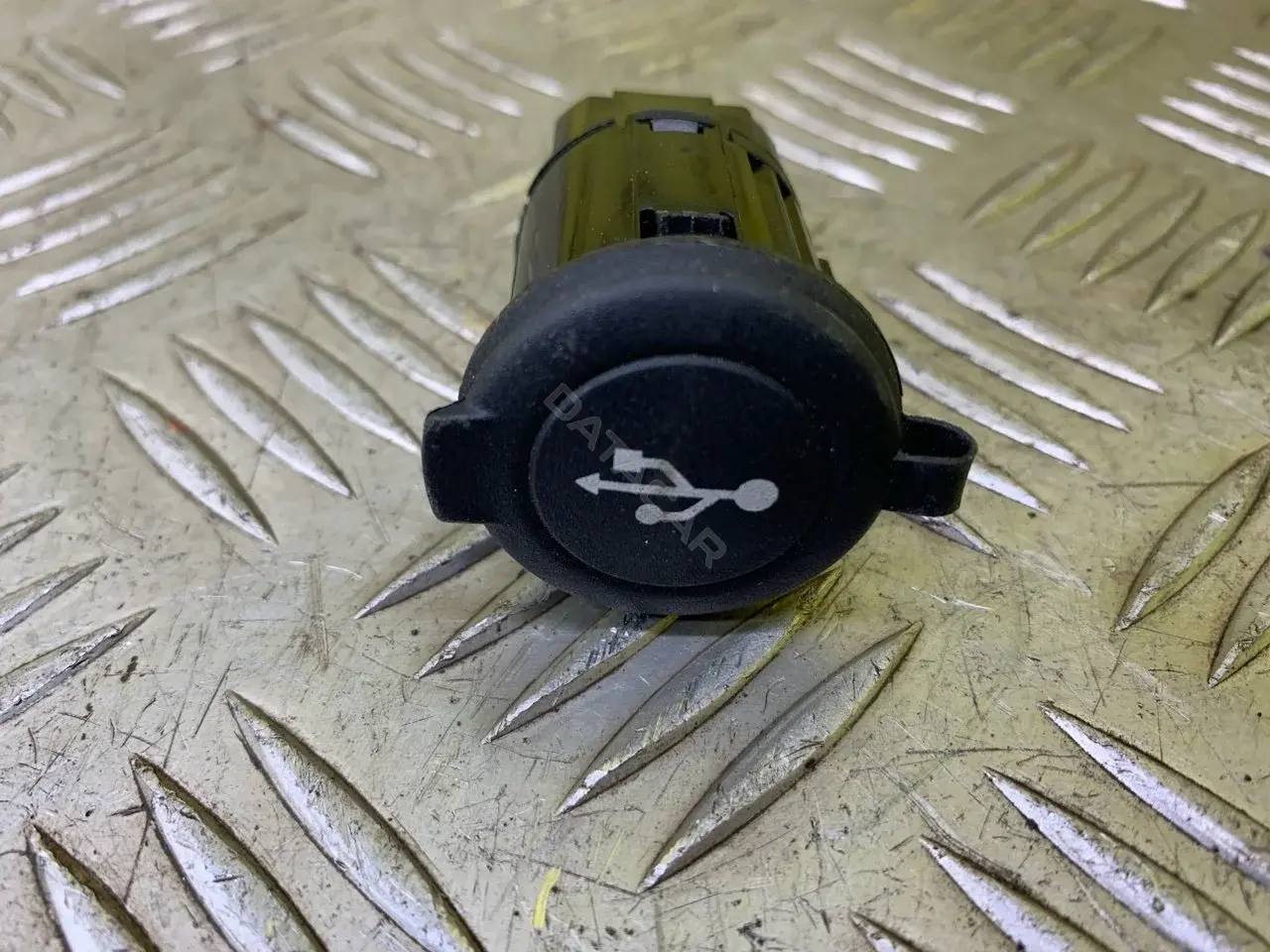 Разъем AUX / USB 280235X00A