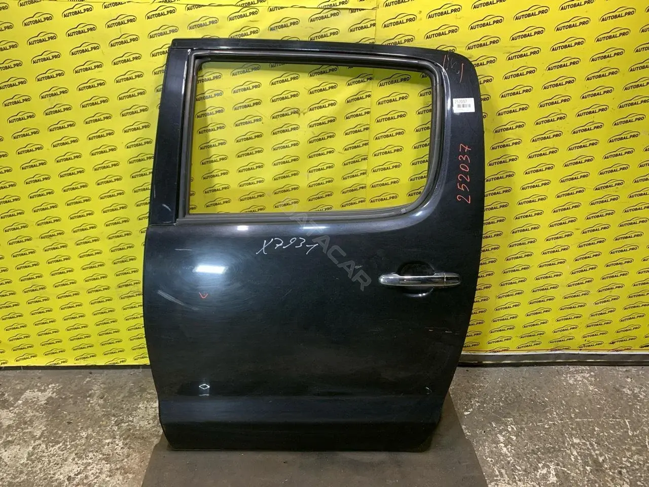 Стекло двери 681040K010