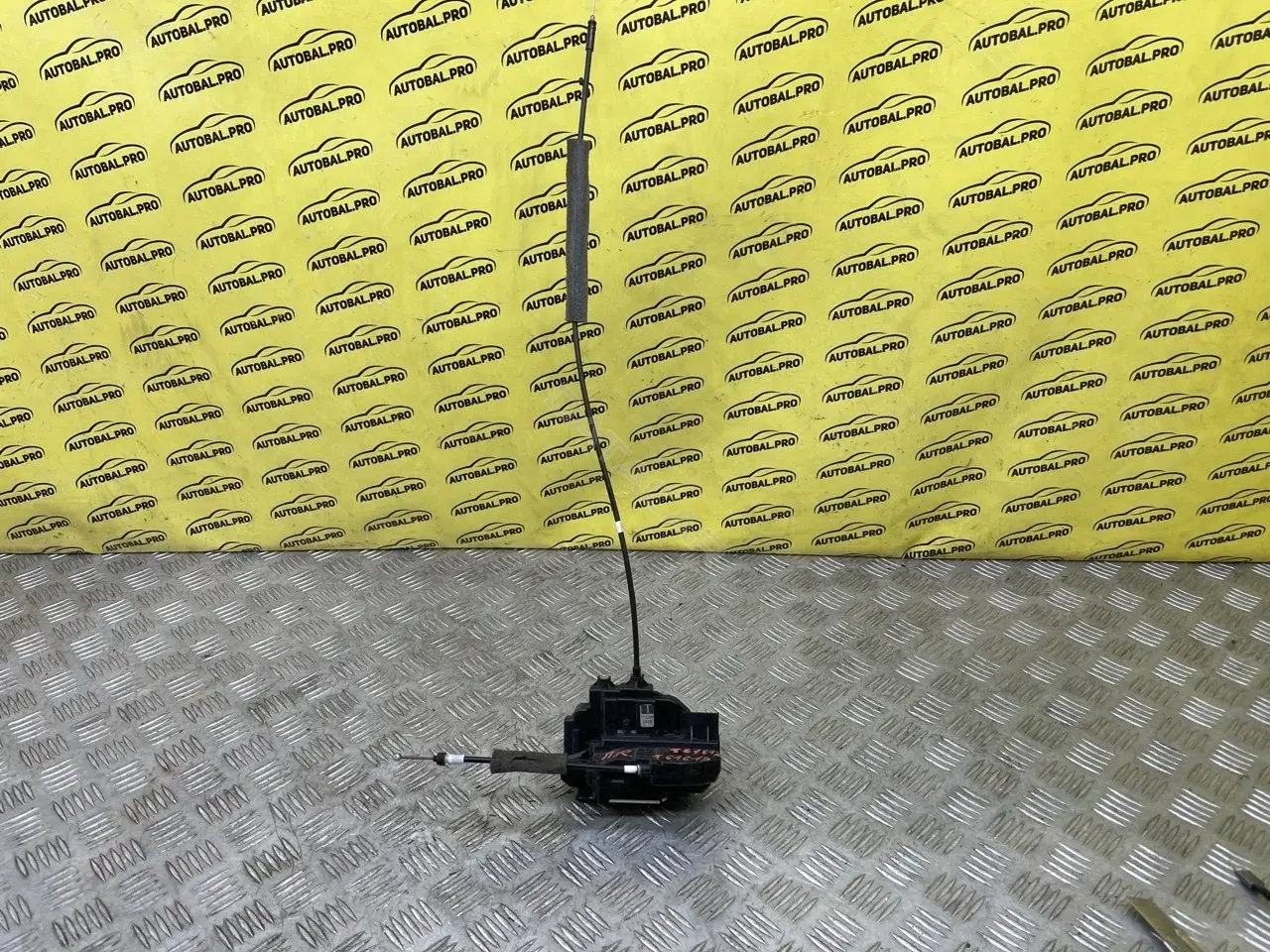 Замок двери 80500EB30A