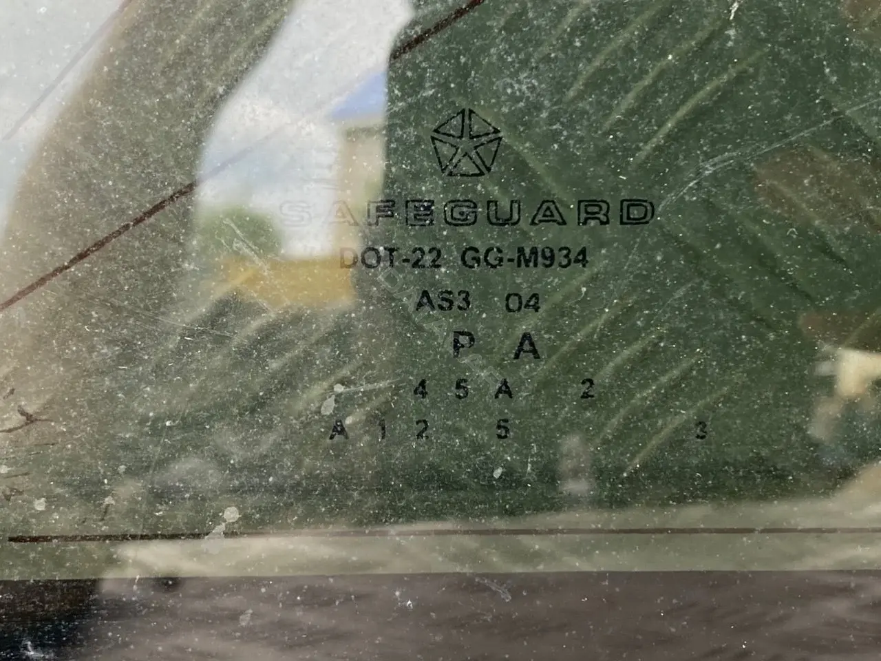 Стекло двери 68002066AA