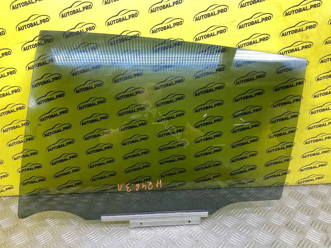 Стекло двери 6811442150