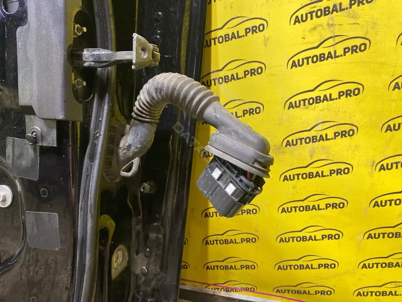 Проводка двери LL7T14631PD