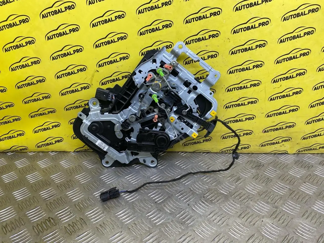 Замок двери 81427A9030