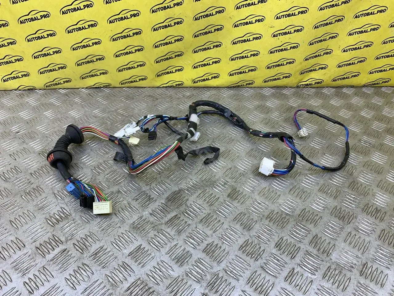 Проводка двери 821520K580
