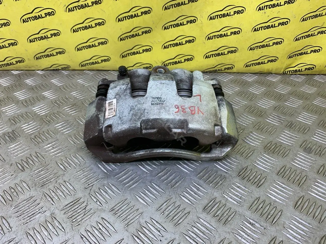 Суппорт тормозной 68157611AA