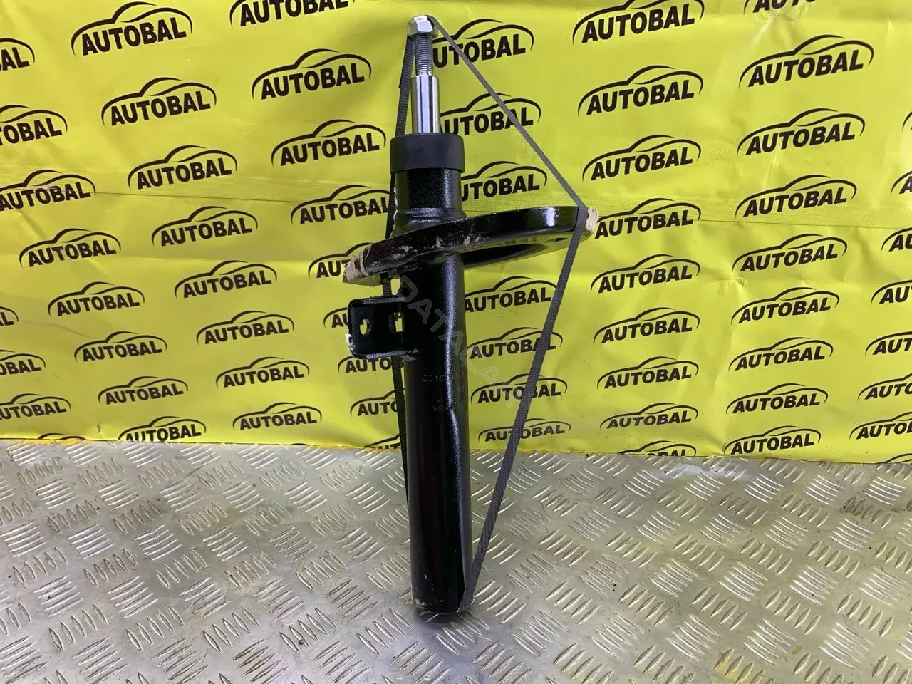 Амортизаторы 7M0413031D