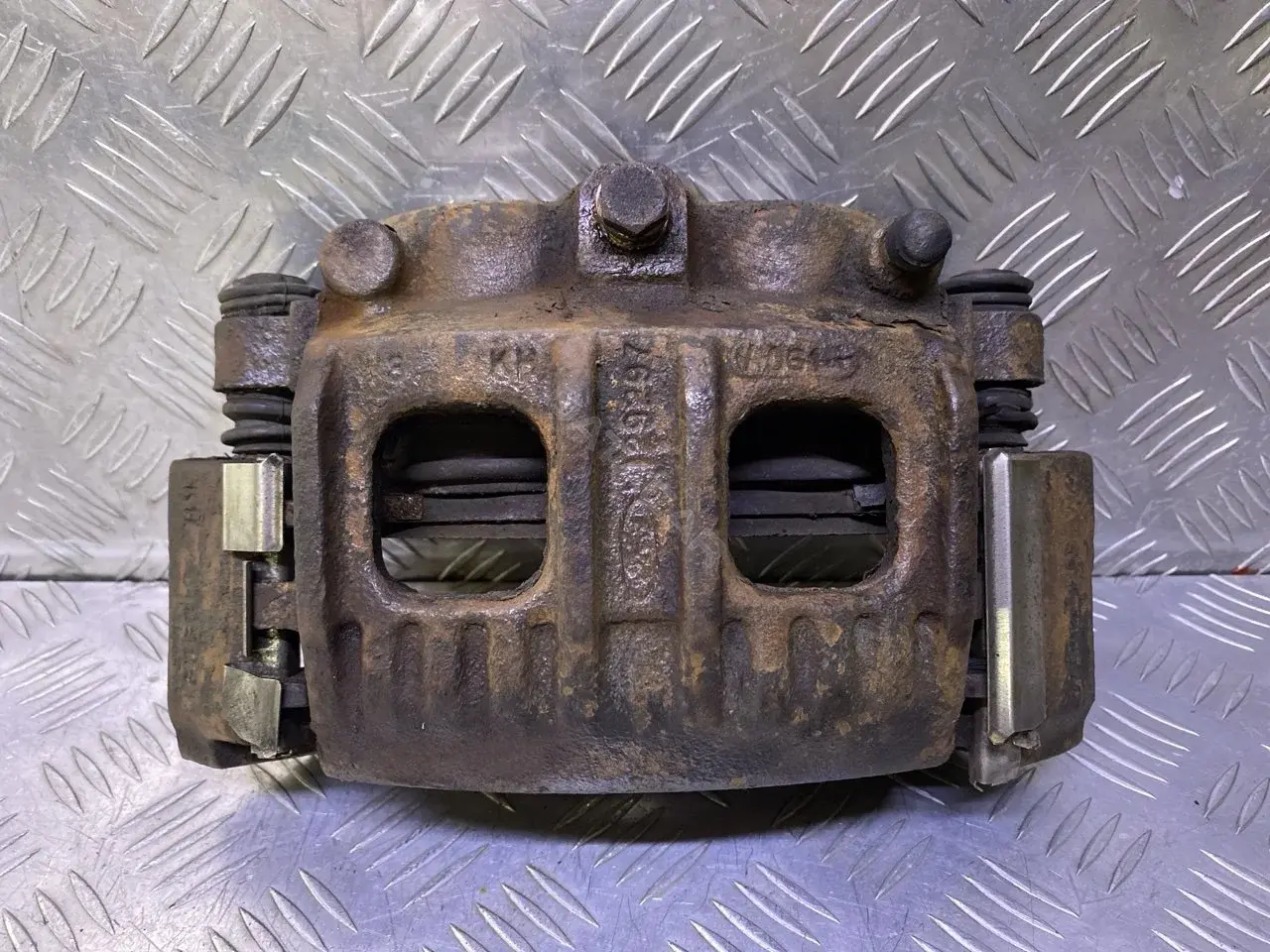 Суппорт тормозной F75Z2B120AF
