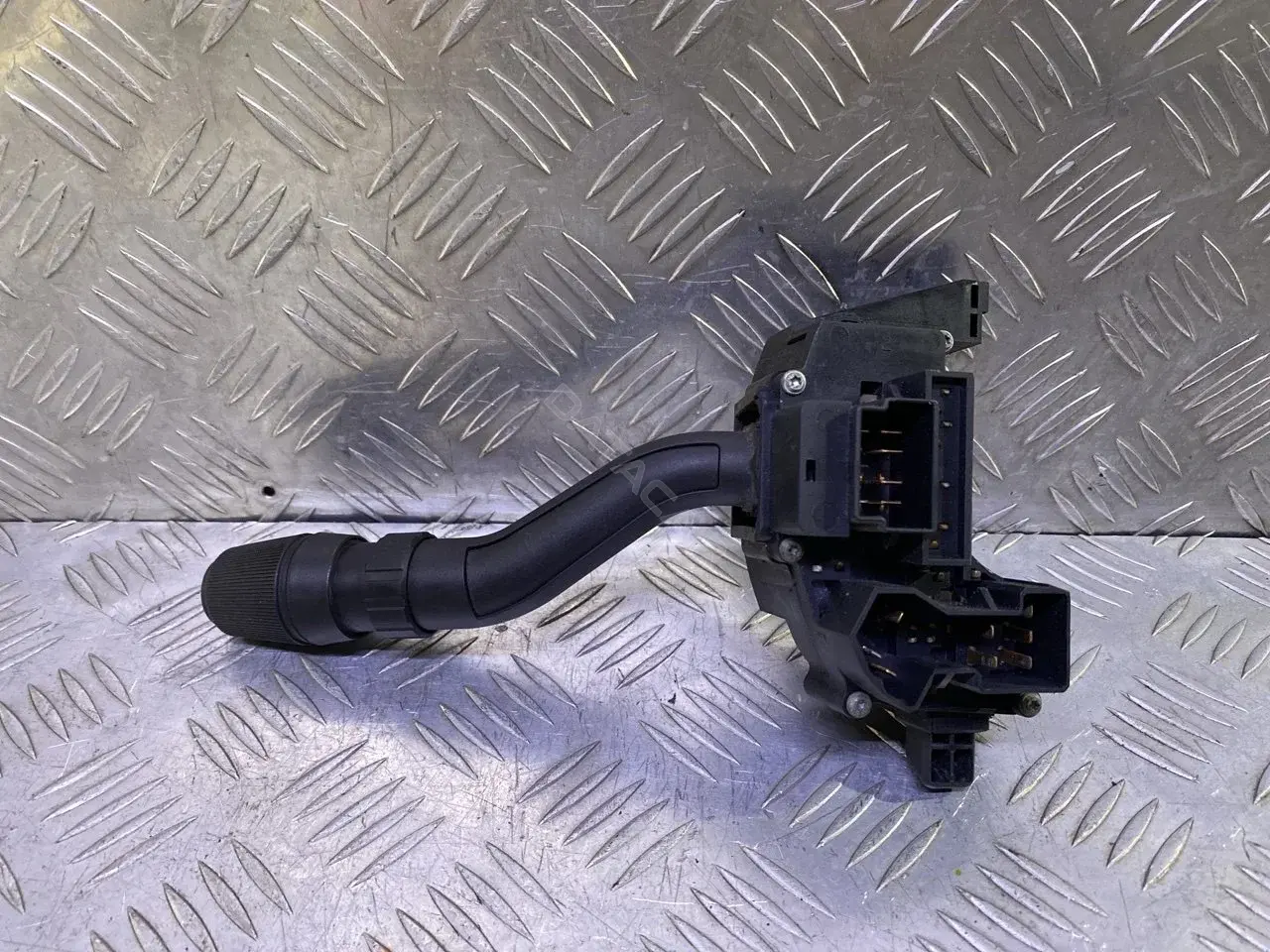 Переключатель подрулевой YL1T13K359AAW