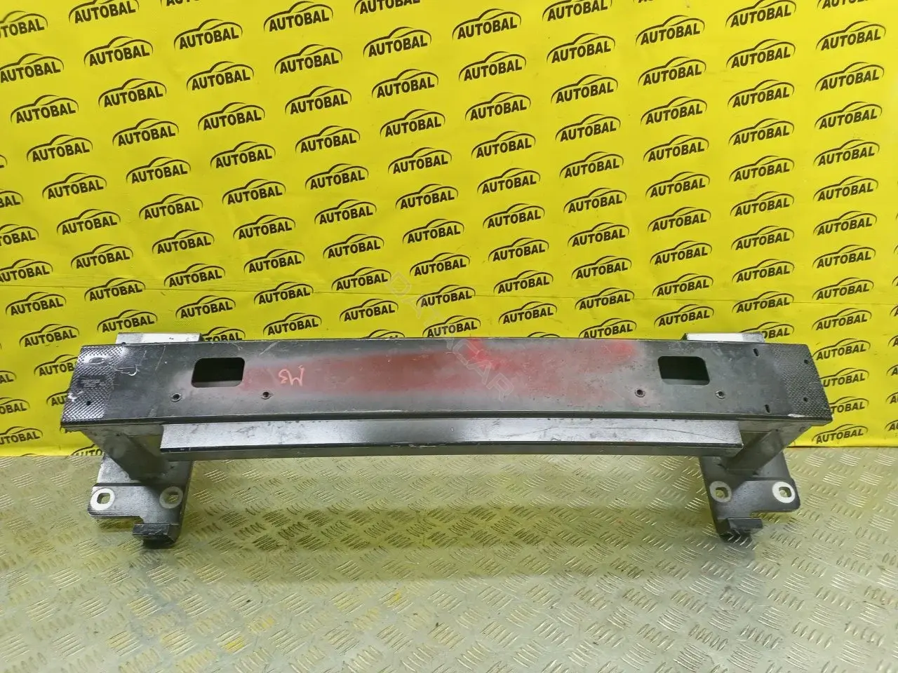 Усилитель бампера L8B210005