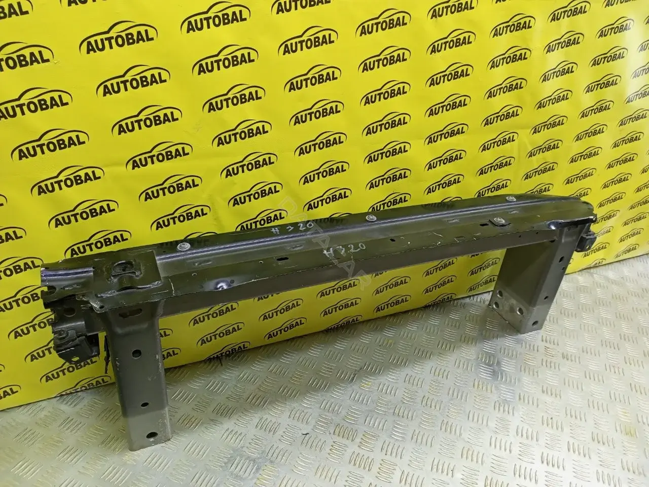 Усилитель бампера MK8310005AB