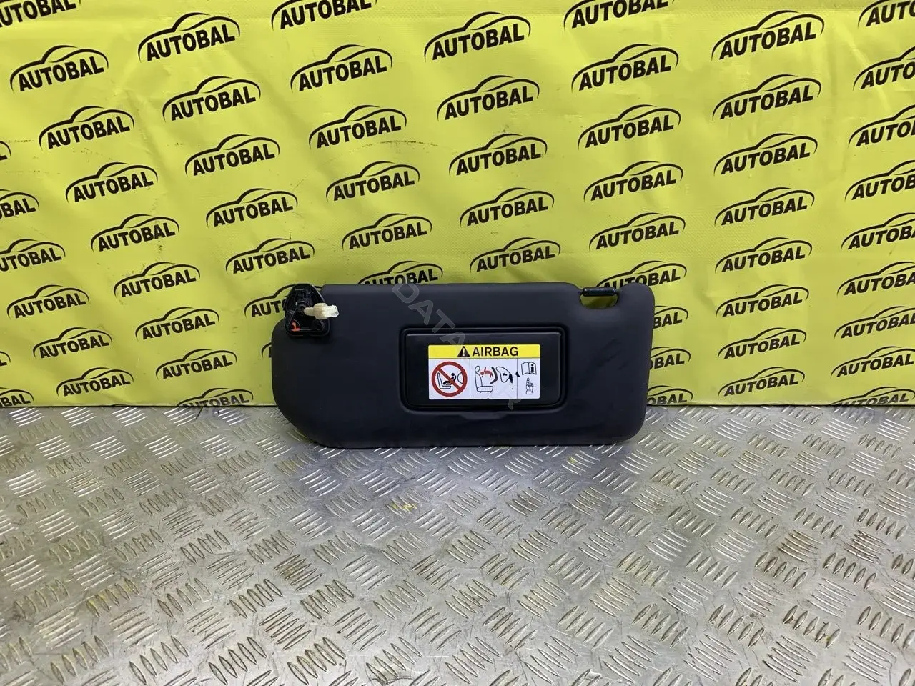 Козырек солнцезащитный A24681004109H43